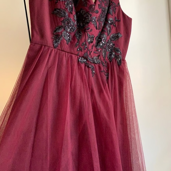 bcbg maxazria Donna Appliqué Sleeveless Evening Gown in Windsor Wine Size 4, NWT - Picture 4 of 10